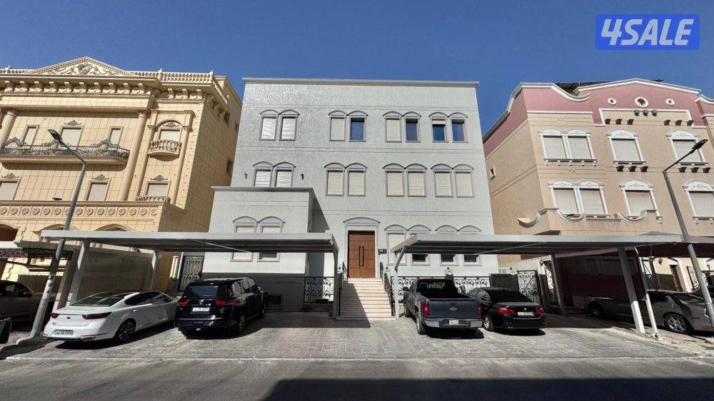 للبيع فيلا شارع 1 القيروان سرداب وثلاث ادوار ونصف0