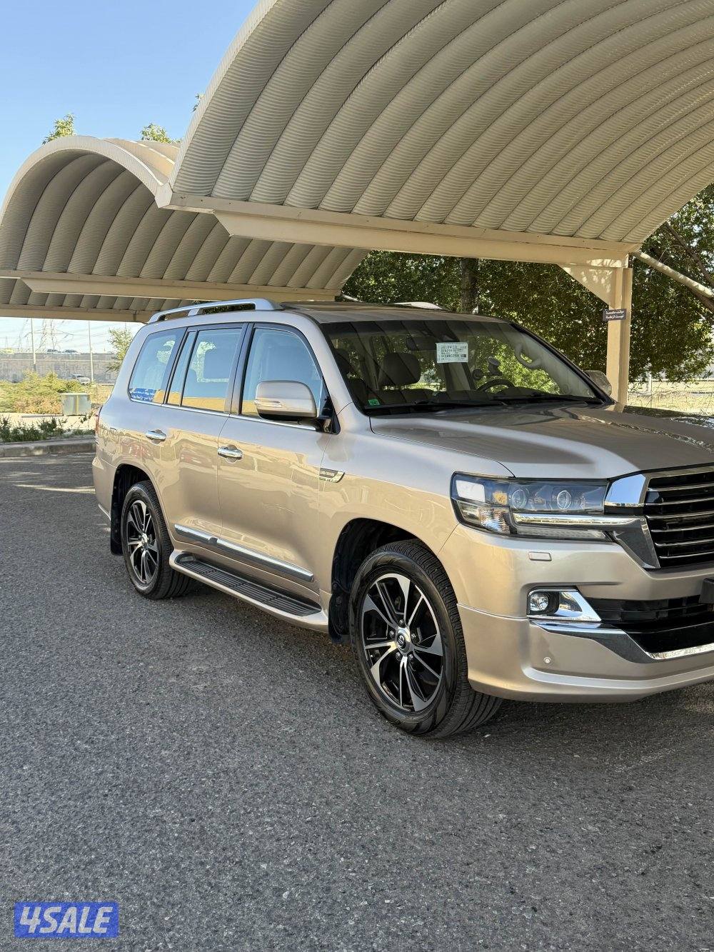 للبيع لاند VXR1