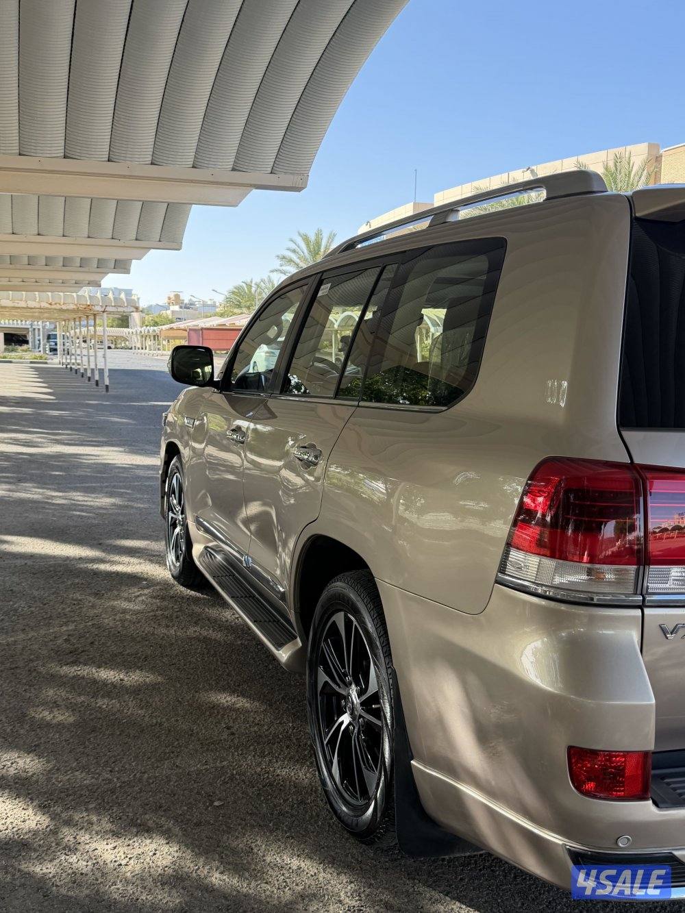 للبيع لاند VXR5