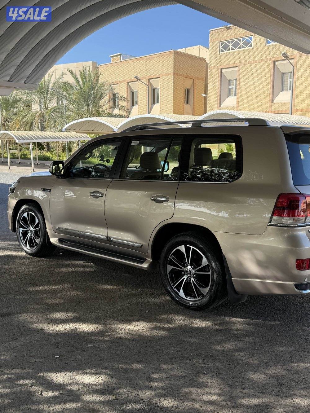 للبيع لاند VXR6