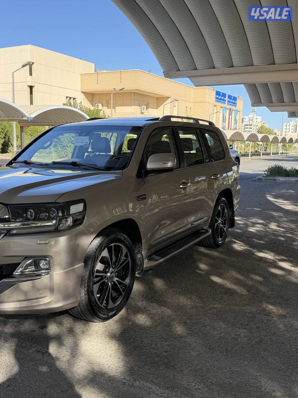 للبيع لاند VXR7