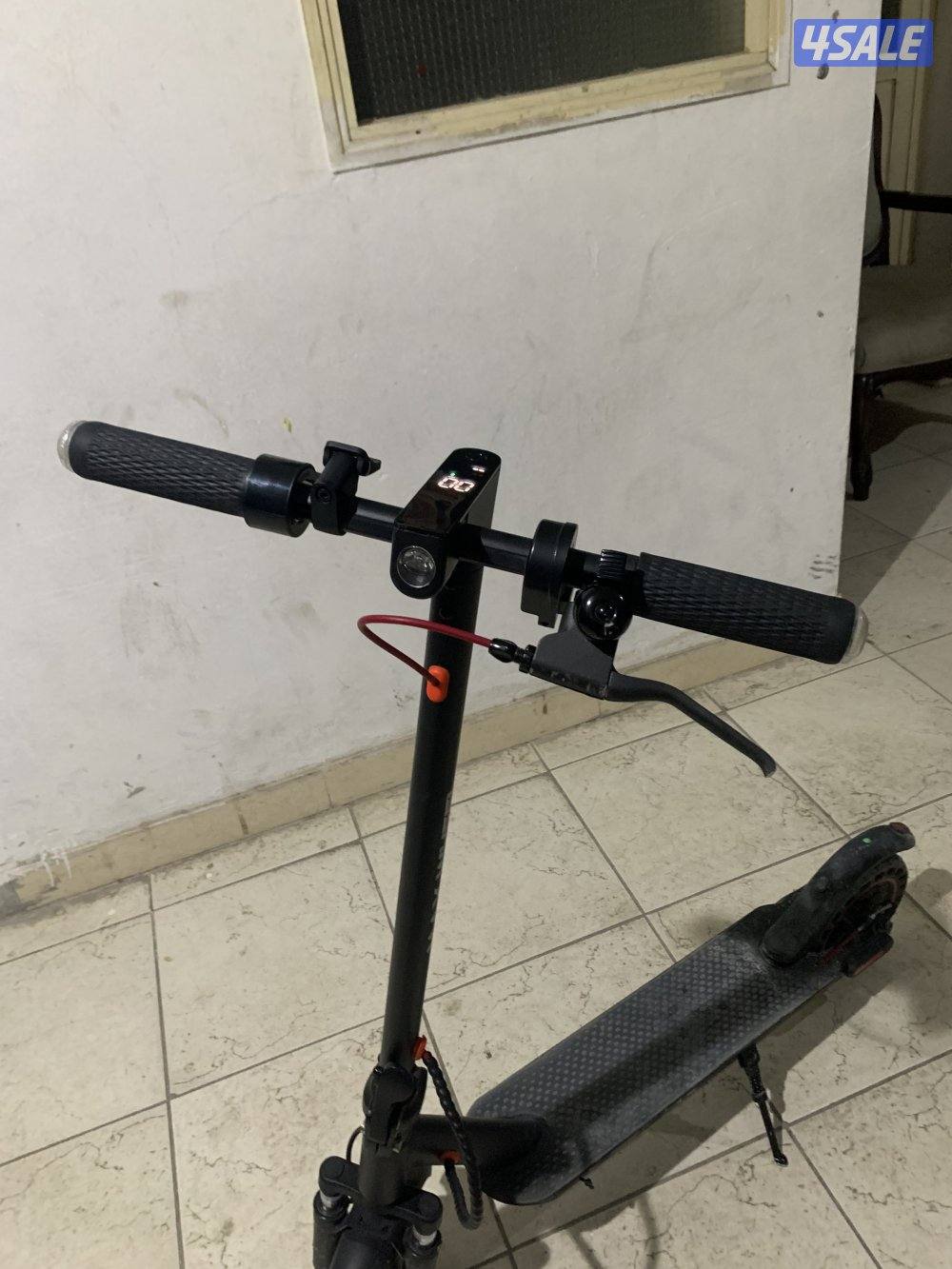 سكوتر ماكس ويل للبيع الحالة جديد جدا استعمال شهر1