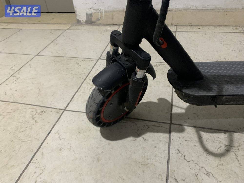 سكوتر ماكس ويل للبيع الحالة جديد جدا استعمال شهر2