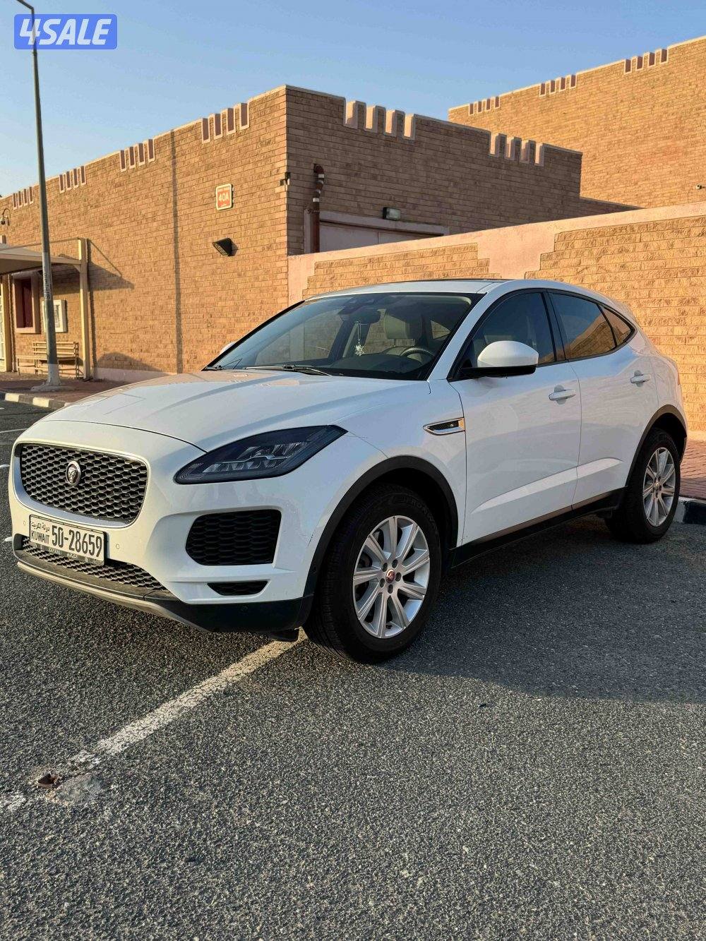 سيارة جاكوار E-pace موديل 20182