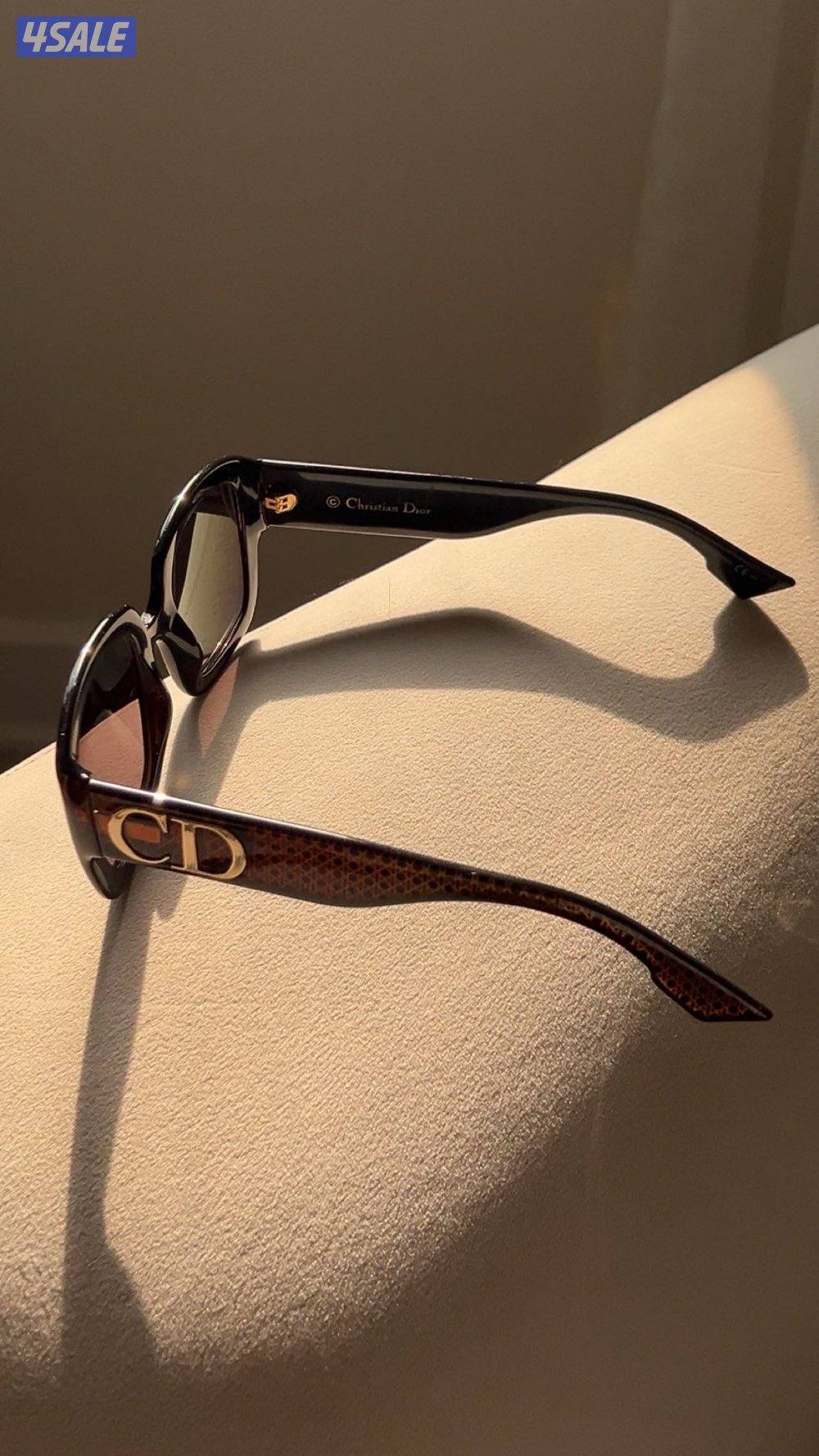 للبيع نظارة ديور نسائي اصليه وحقك تفحص بأي مكان سعر الشراء 1204