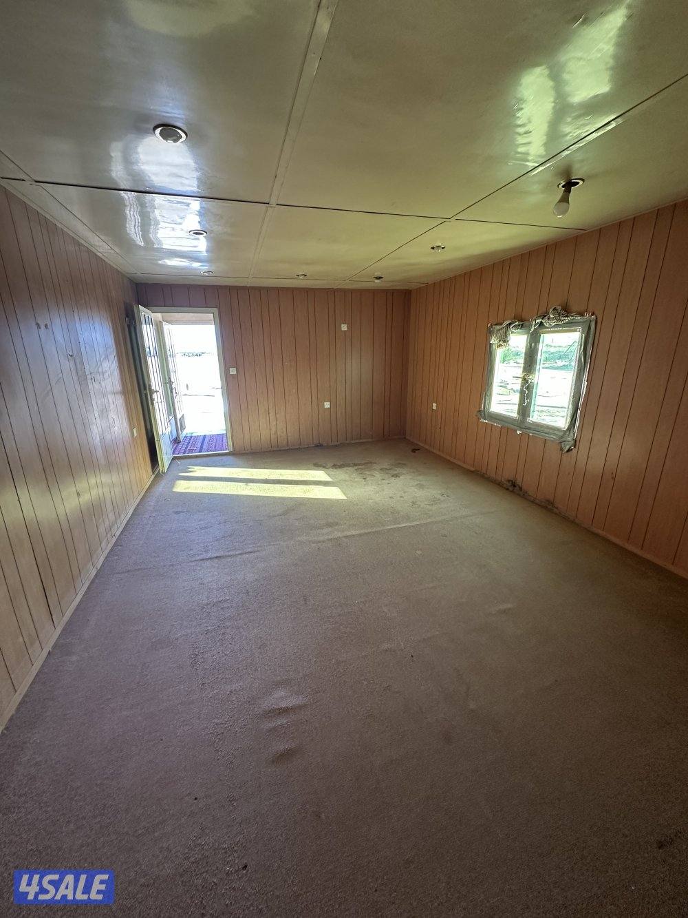 للبيع شاليه. ثابت. 8 ب 4 مقيم. غرفه.  ومخزن3