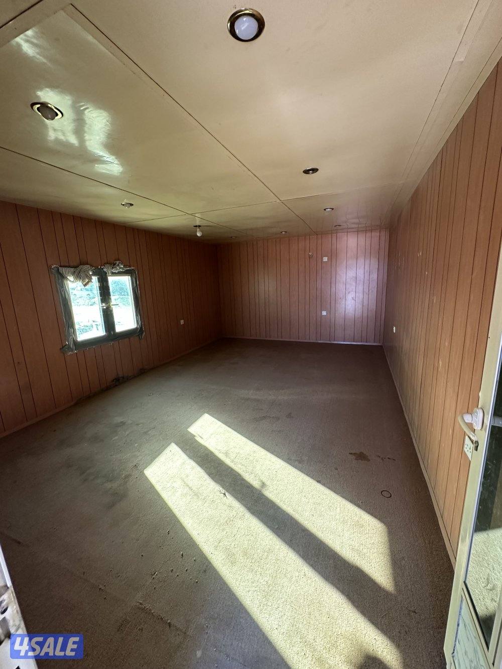 للبيع شاليه. ثابت. 8 ب 4 مقيم. غرفه.  ومخزن6