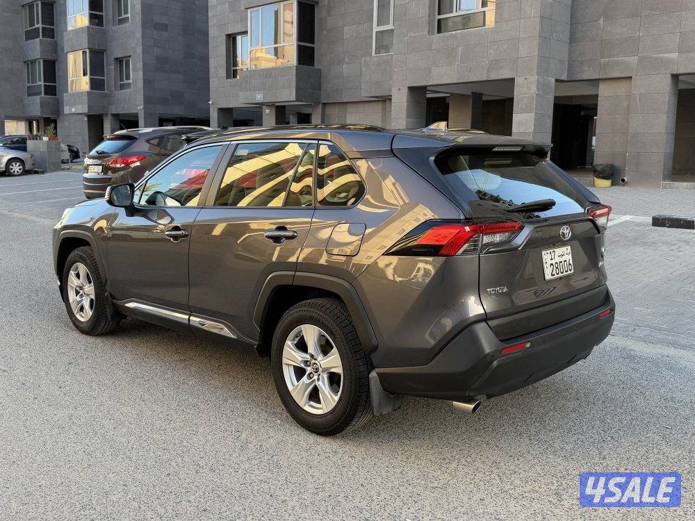 تويوتا راف فور موديل 20194