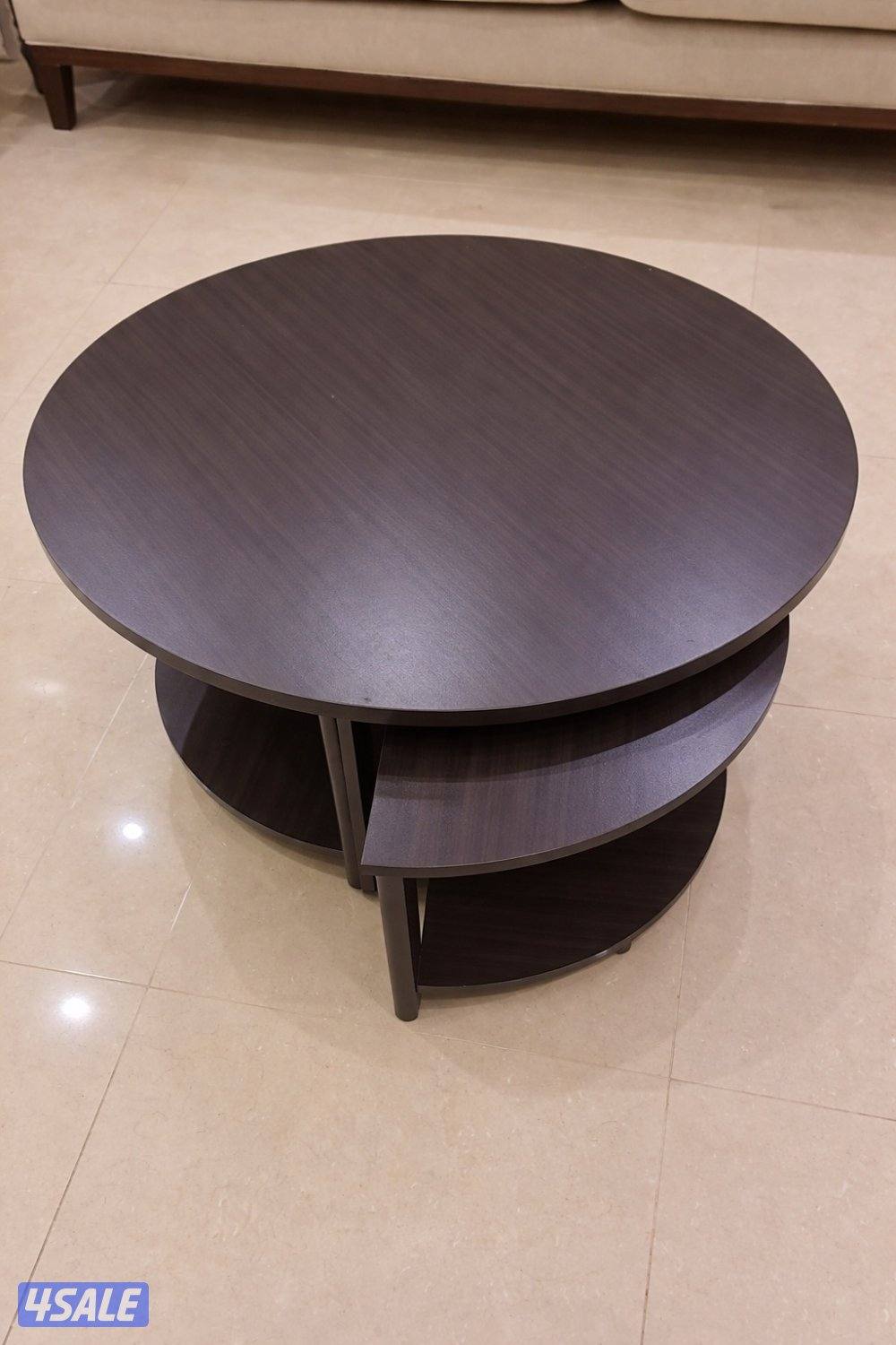 للبيع بسبب عدم الحاجة– كوفي كورنر + طاولة وسط بحالة ممتازة1