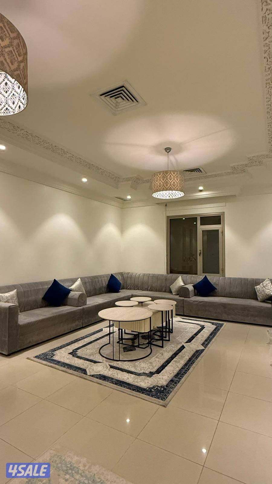 قنفه مع طاوله و طاولات  الضيافة0