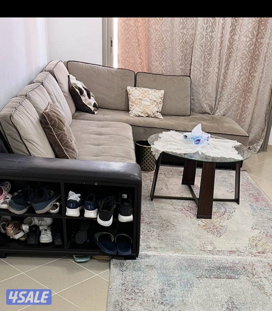 طقم صوفا متين وحالته جيده بدون التربيزه الصغيره0