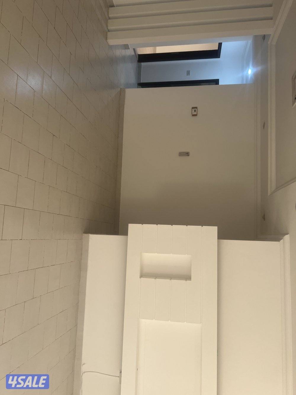 شقه للايجار 3غرف و2 حمام وصاله ومطبخ تكييف سنترال لعائله صغيره0