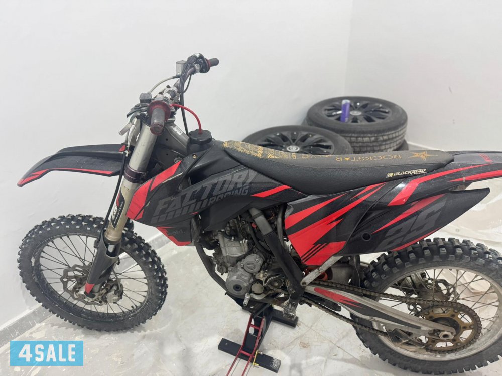 للبيع سيكل KTM 250 موديل 2013 عليه كت طلبيه من برا وستاند واقزوز Yoshimar نظيف جداً السعر 950   للتواصل :  977776372