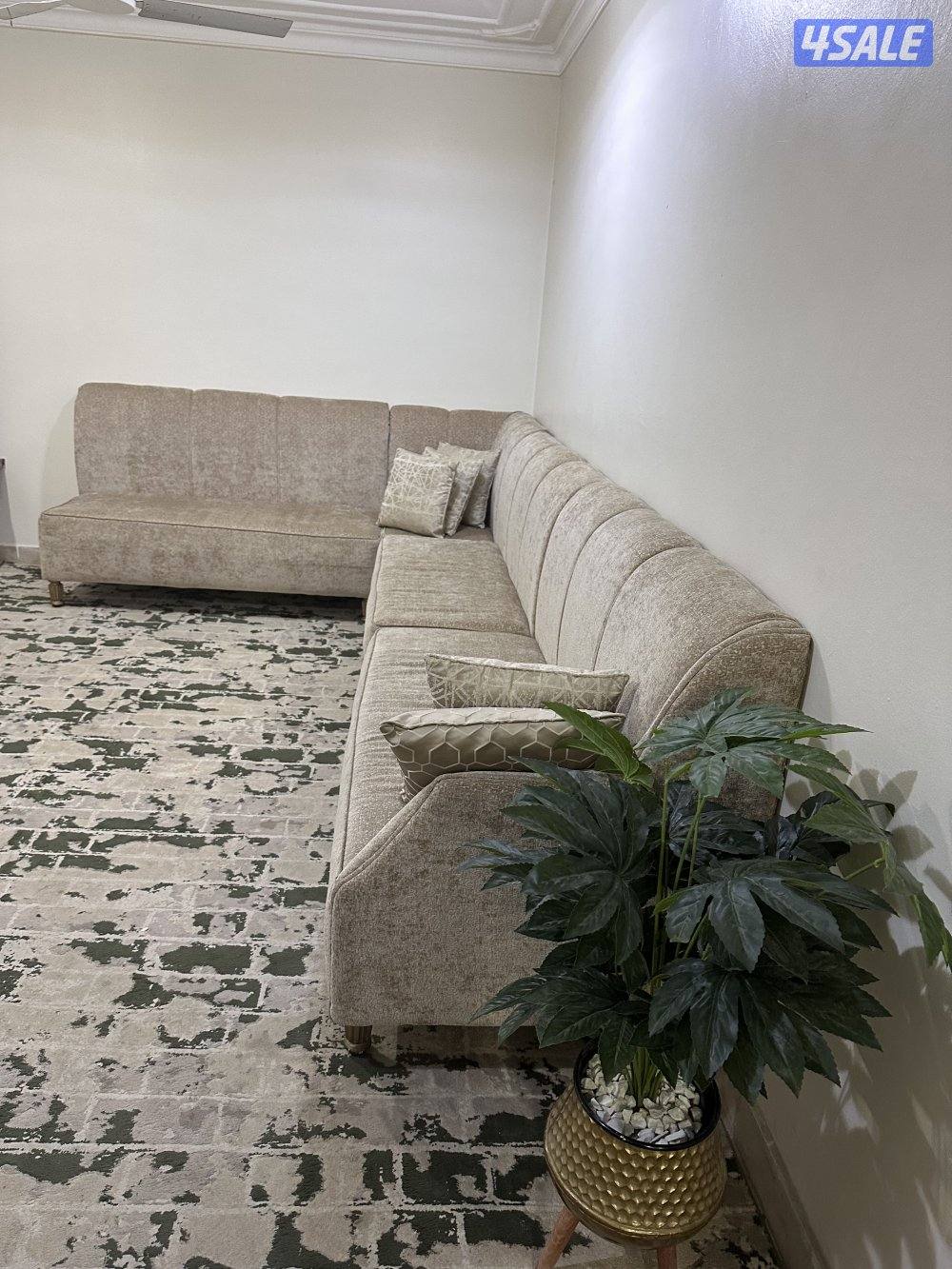 جلسه على شكل حرف L0