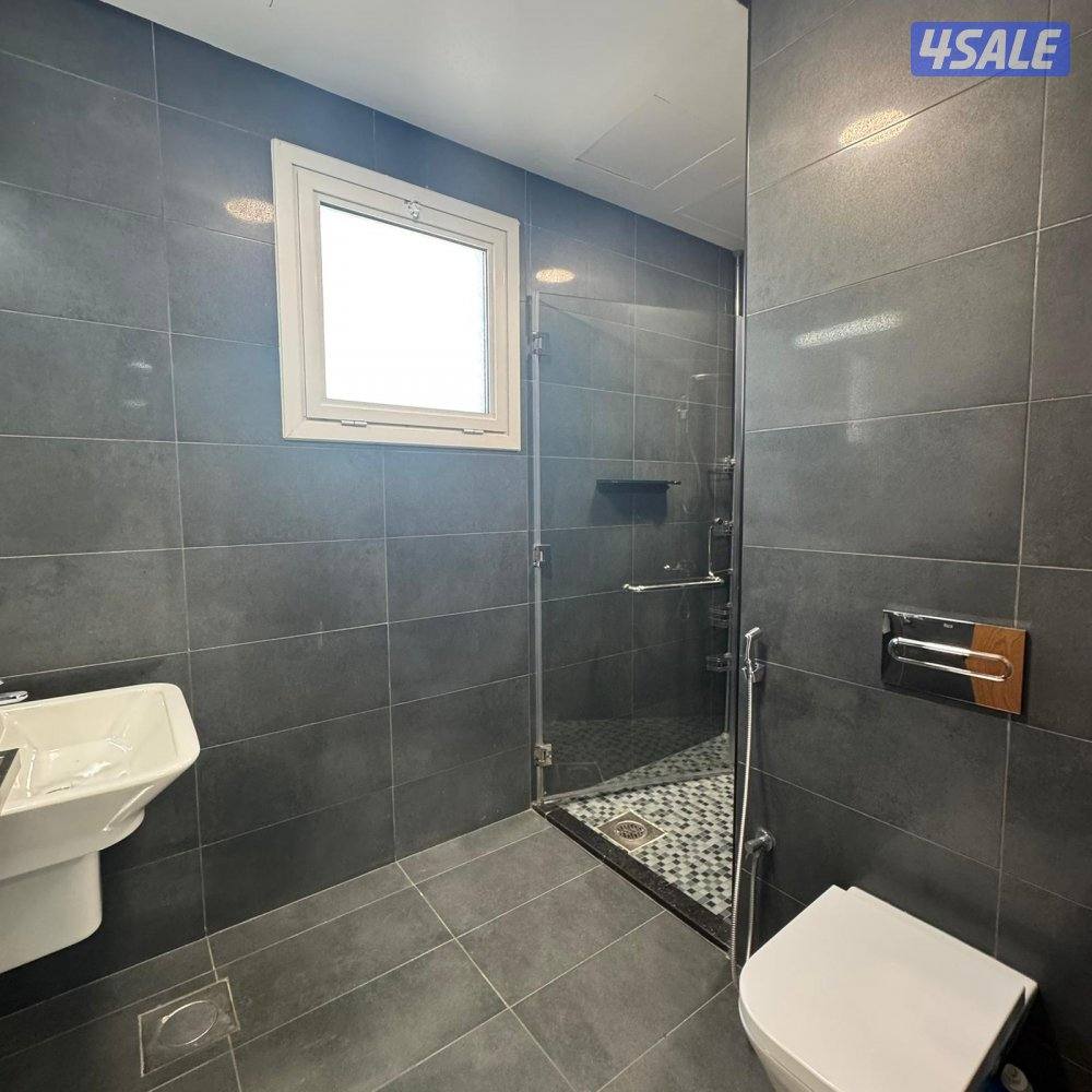 بينت هاوس إطلالة بحرية مباشرة للإيجار في بنيد القار9