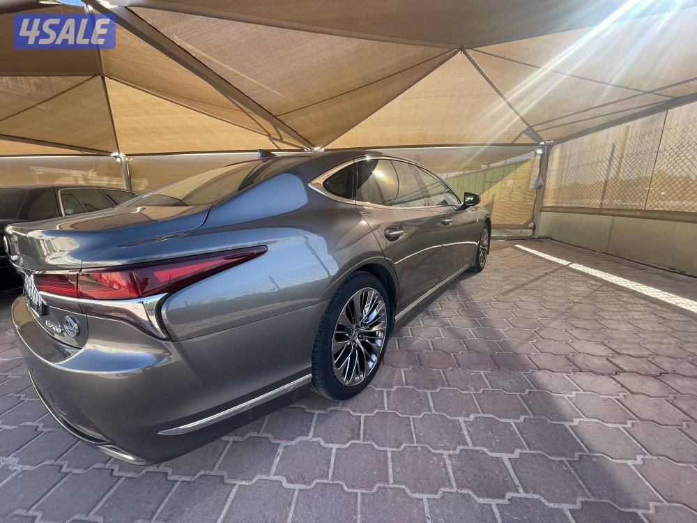 لكزس LS500 موديل 2018 عداد 50 صبغ الوكاله سيرفس منتظم3