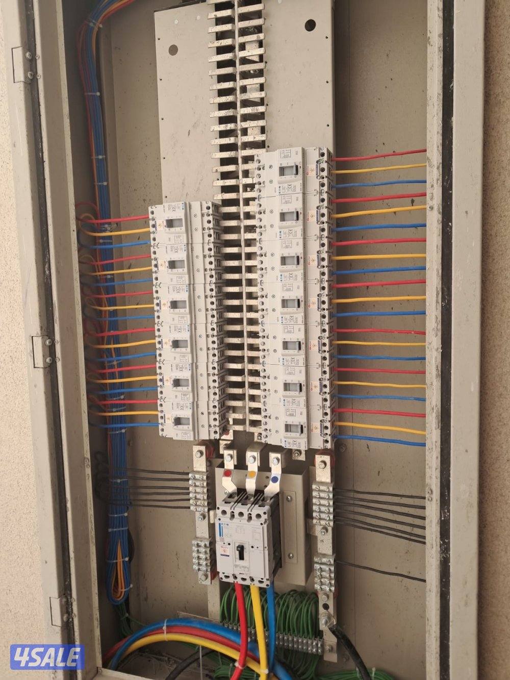 مقاول كهرباء تمديد جميع  التمديدات الكهربائيه  وتصليح جميع الأعطال الك1