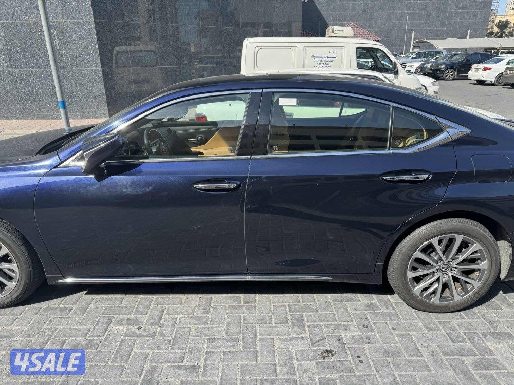 لكزس es موديل 2023 ماشي 39000 حمايه فل بدي2