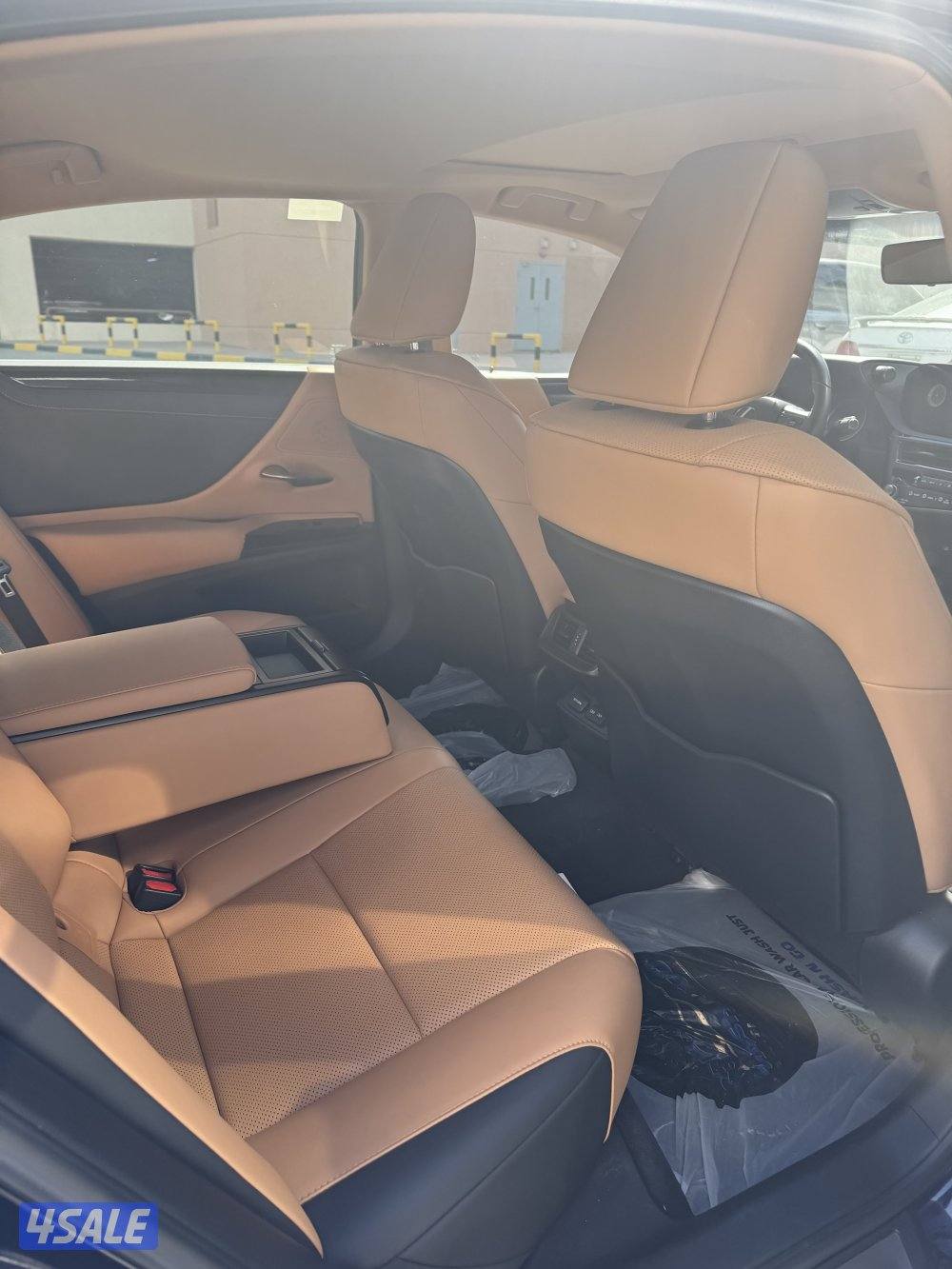 لكزس es موديل 2023 ماشي 39000 حمايه فل بدي5