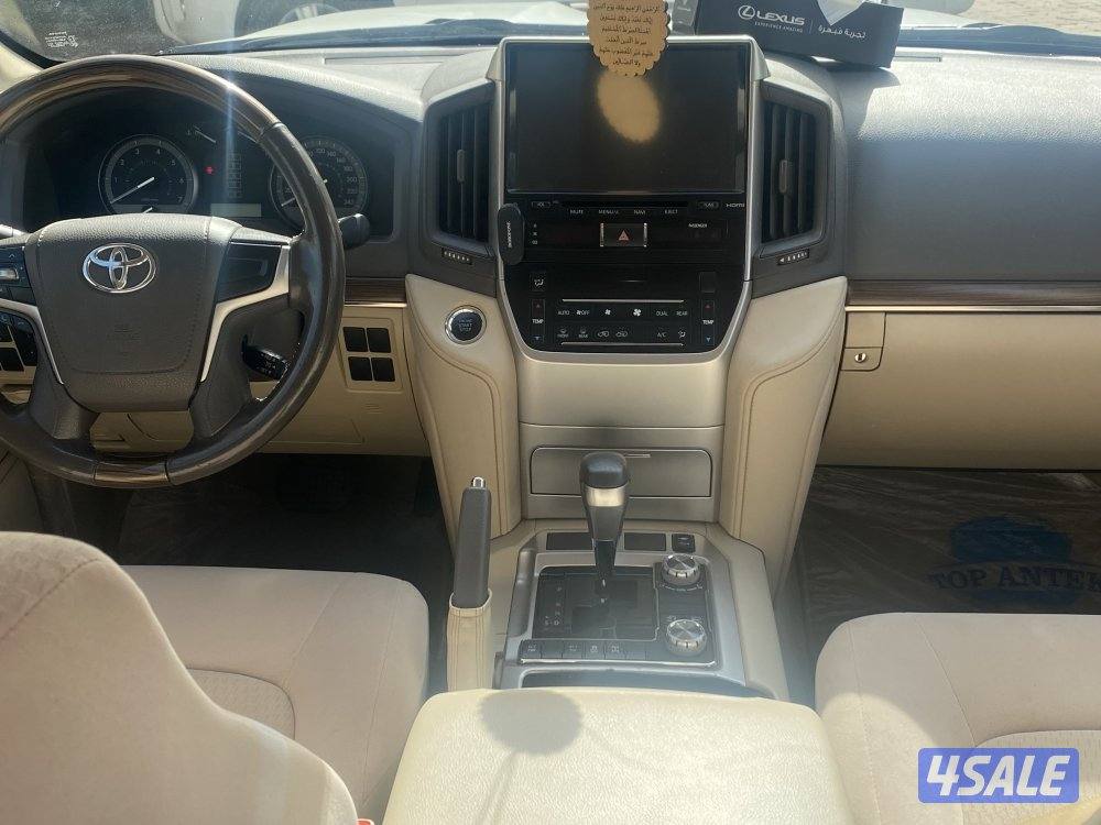 جيب لاندكروزر 20216