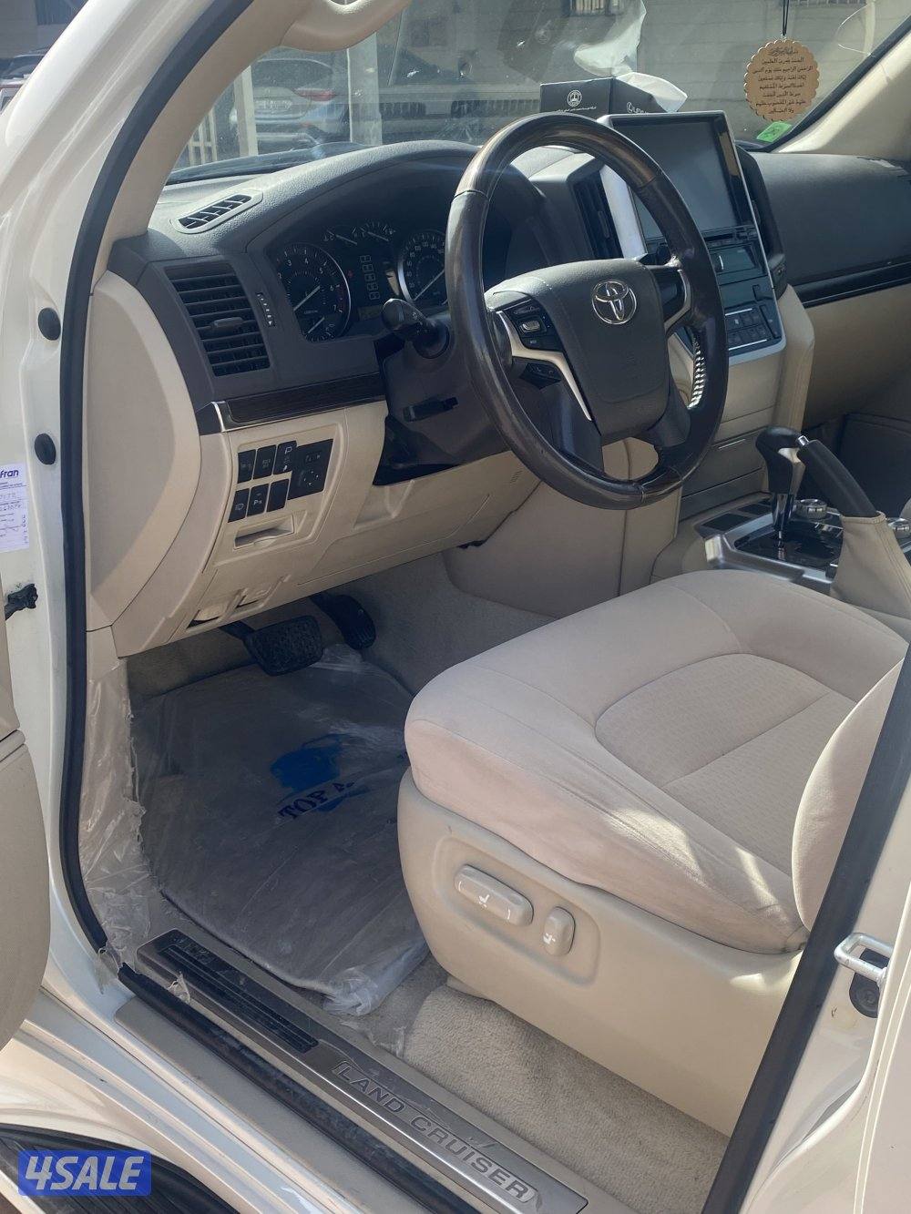 جيب لاندكروزر 20217