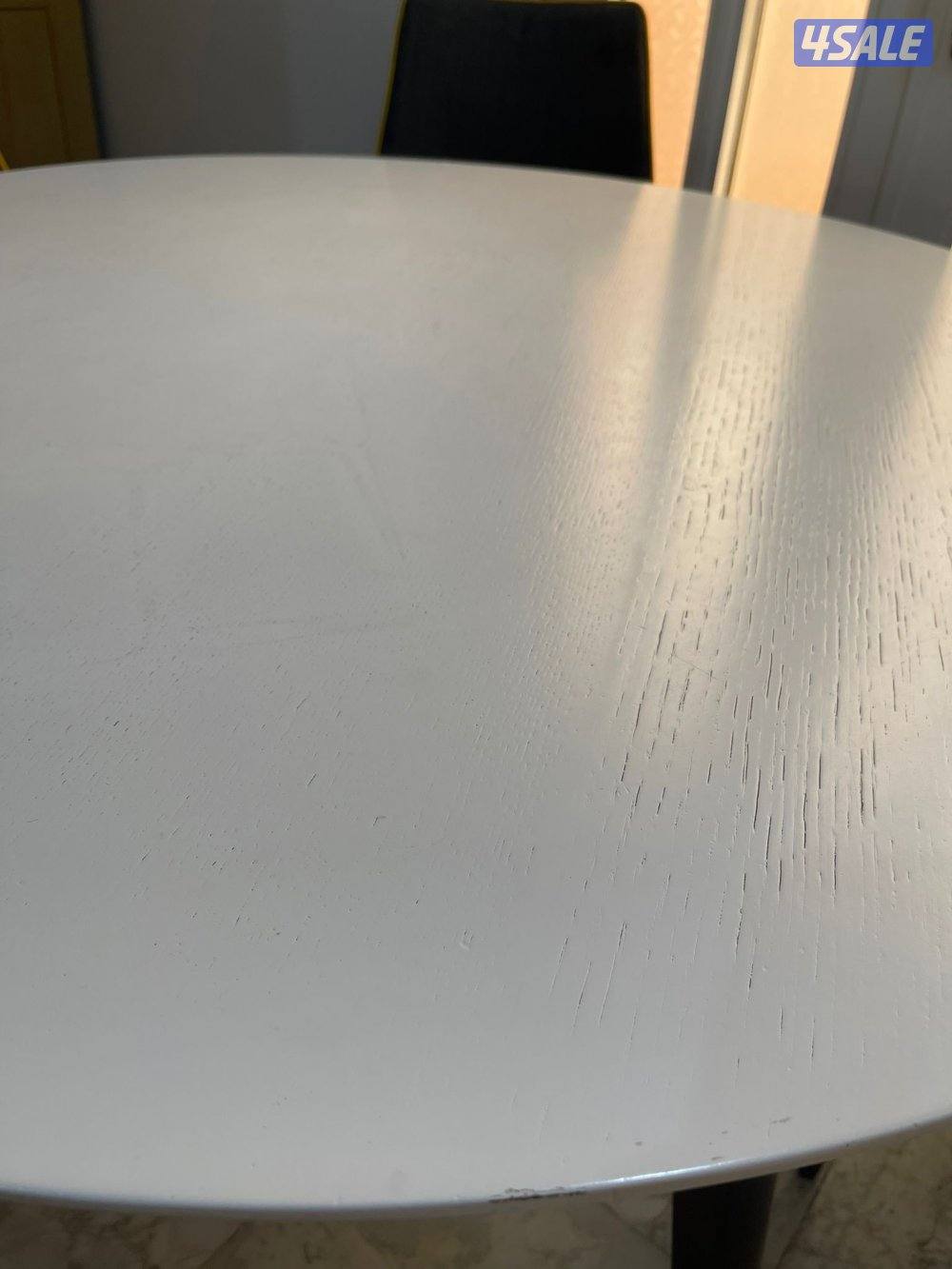 طاوله اربع كراسي خشب من بنتا بحاله ممتازه قياسها تقربيا متر ونص2