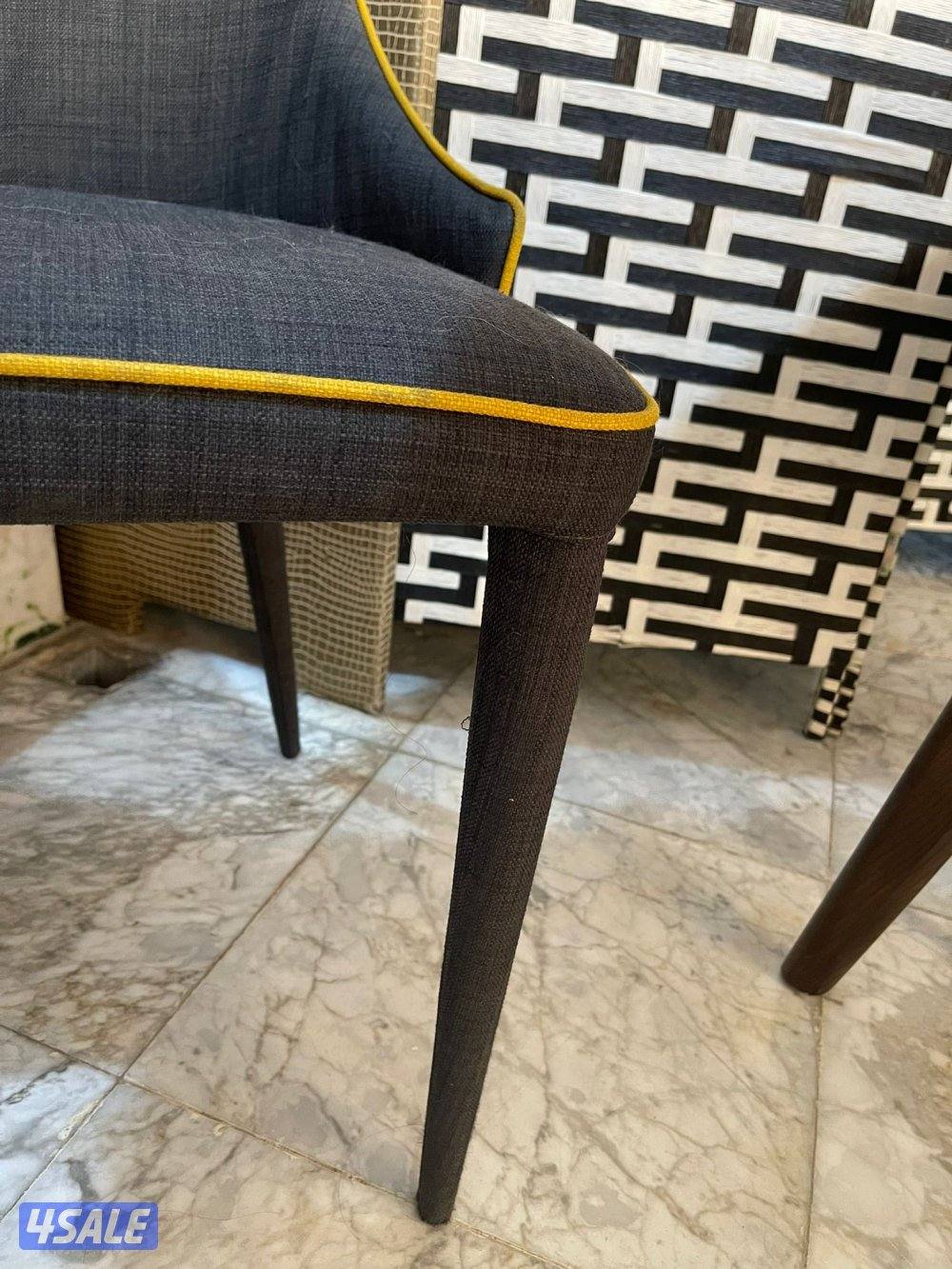 طاوله اربع كراسي خشب من بنتا بحاله ممتازه قياسها تقربيا متر ونص6