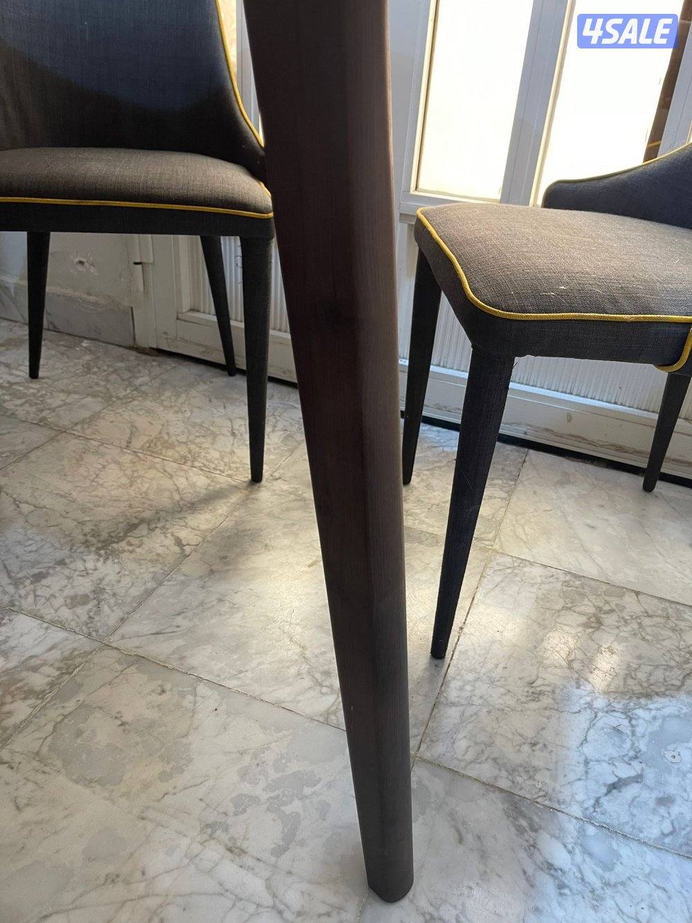 طاوله اربع كراسي خشب من بنتا بحاله ممتازه قياسها تقربيا متر ونص7