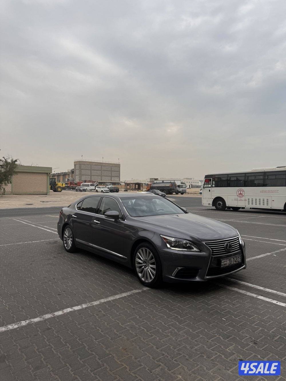 للبيع لكزس LS460vip بحالة الوكاله0