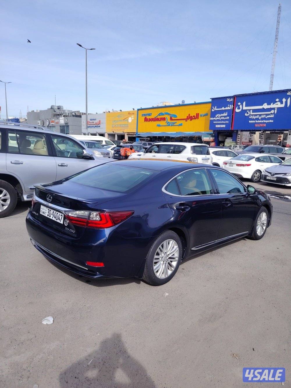 لكزس ES250 الساير 2016 بحاله نادره عداد 46 الف0