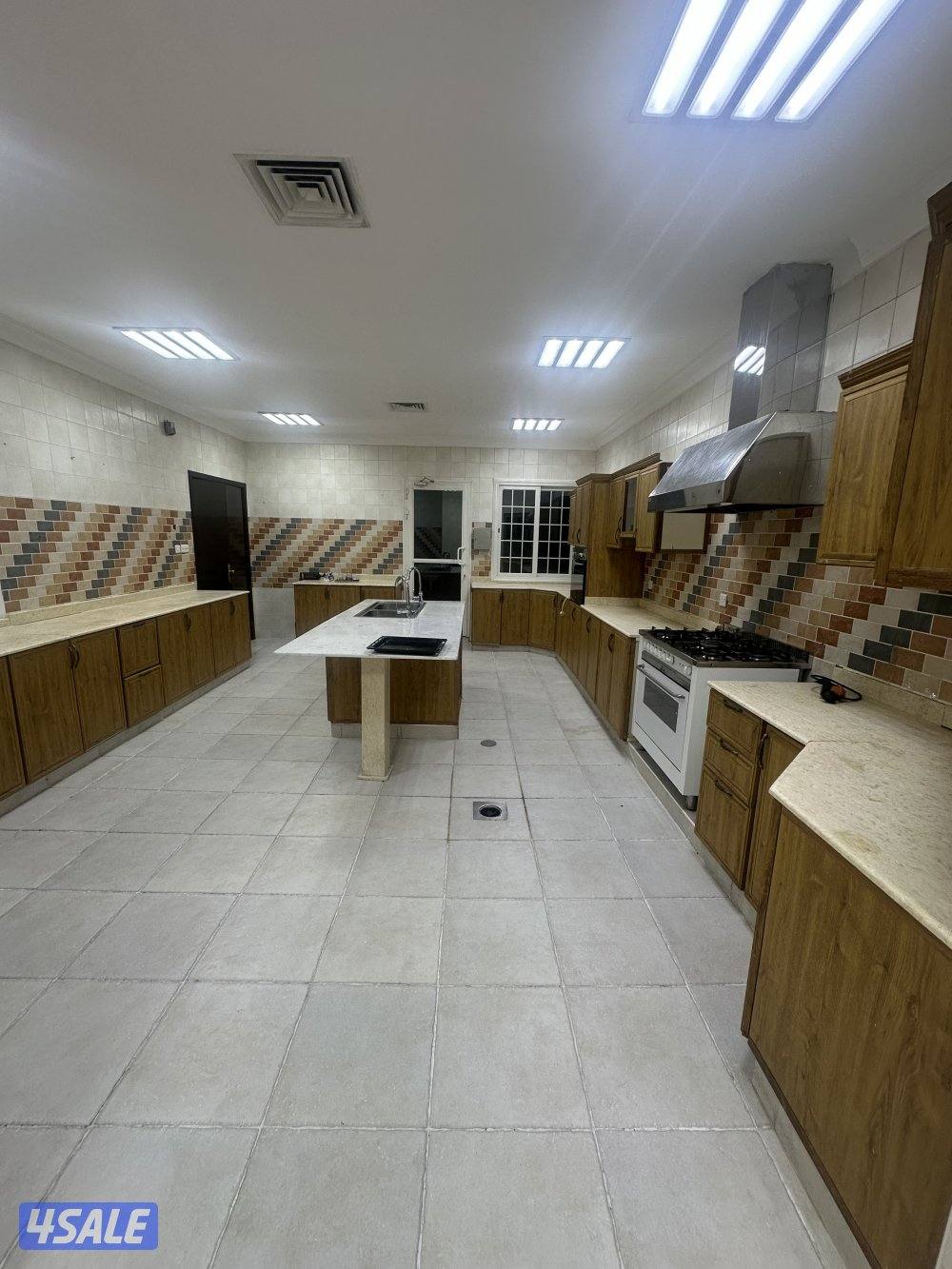 Villa for rent in Al-Manqaf, for companies only -للايجار فيلا بالمنقف2