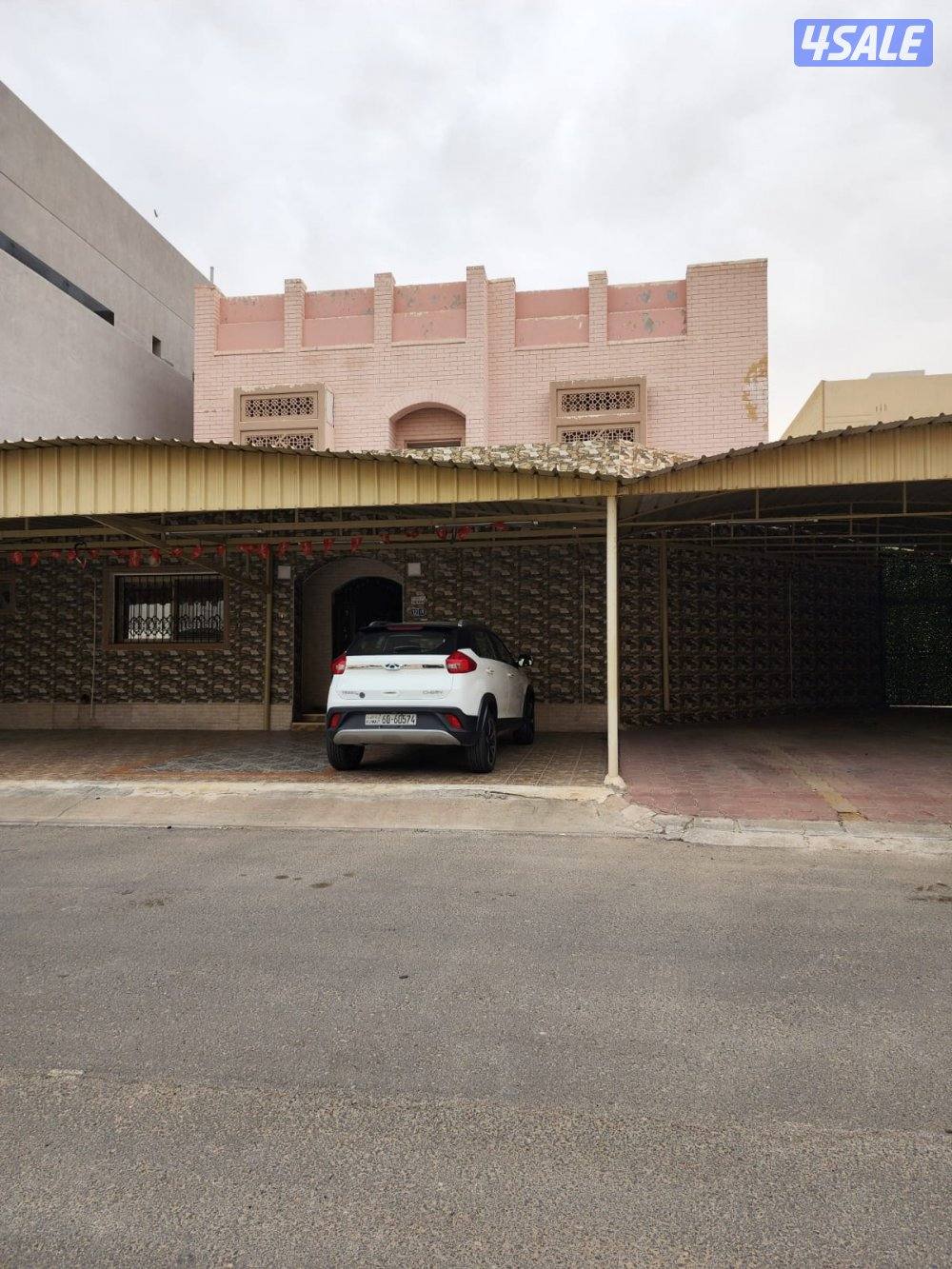 للبيع بيت حكومي بـ النهضة شارع وسكة دورين وملحق كبير ، مجدد بالكامل0