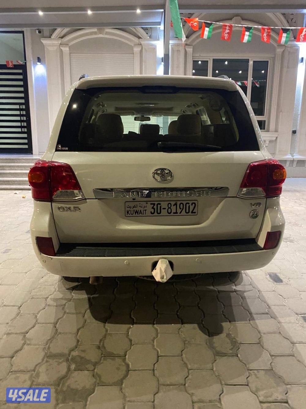 لاند كروز وارد الساير موديل 2015 عداد 193 الف2