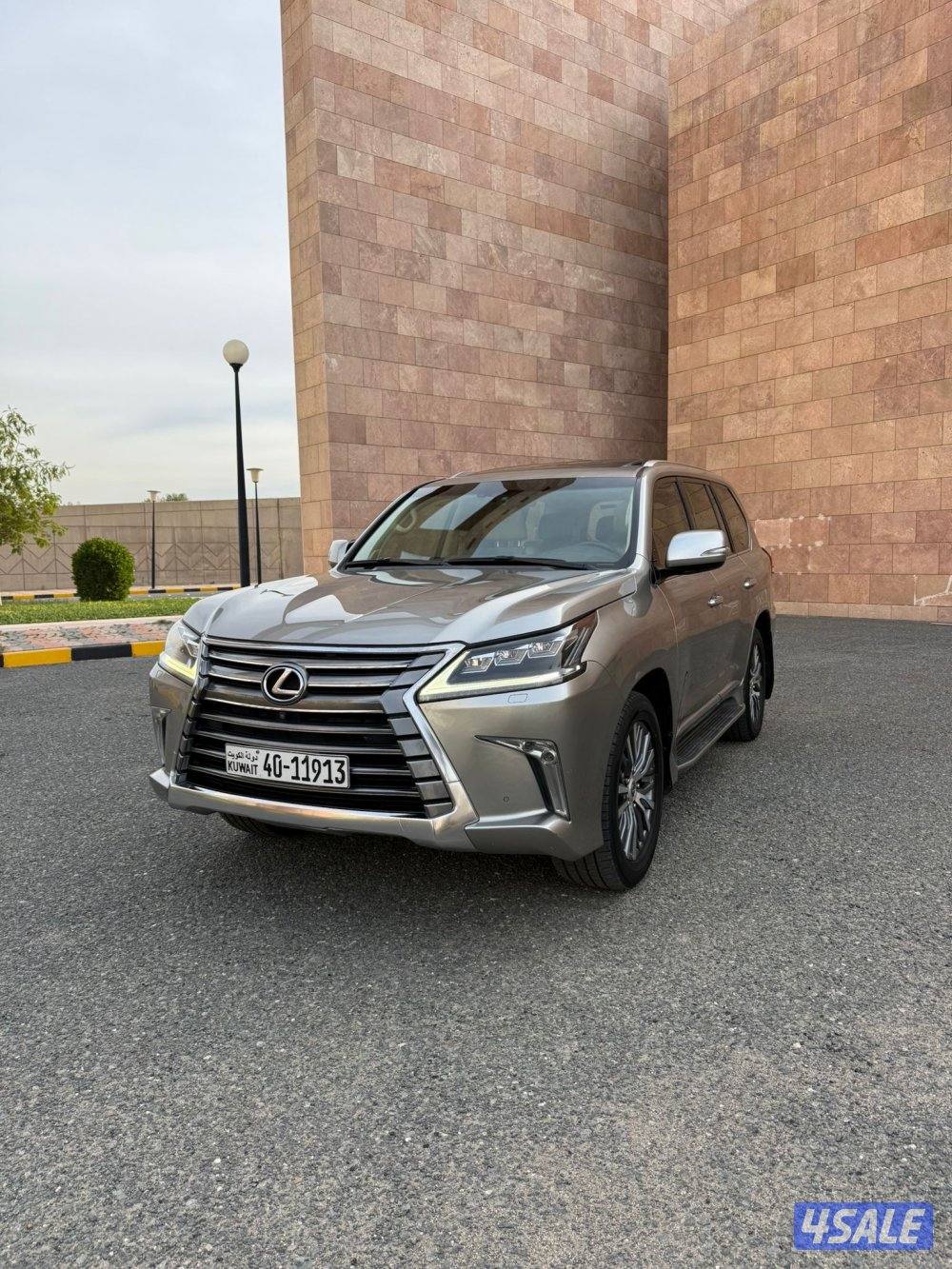 لكزس LX570 الساير درجه ثانيه بحاله الوكاله عداد 174 الف2