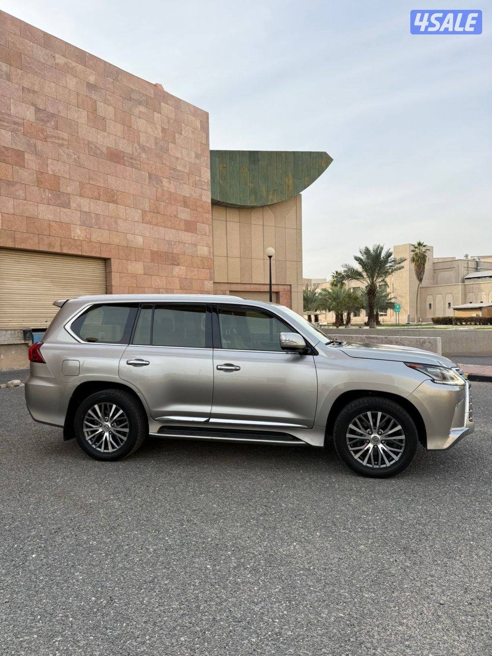 لكزس LX570 الساير درجه ثانيه بحاله الوكاله عداد 174 الف3