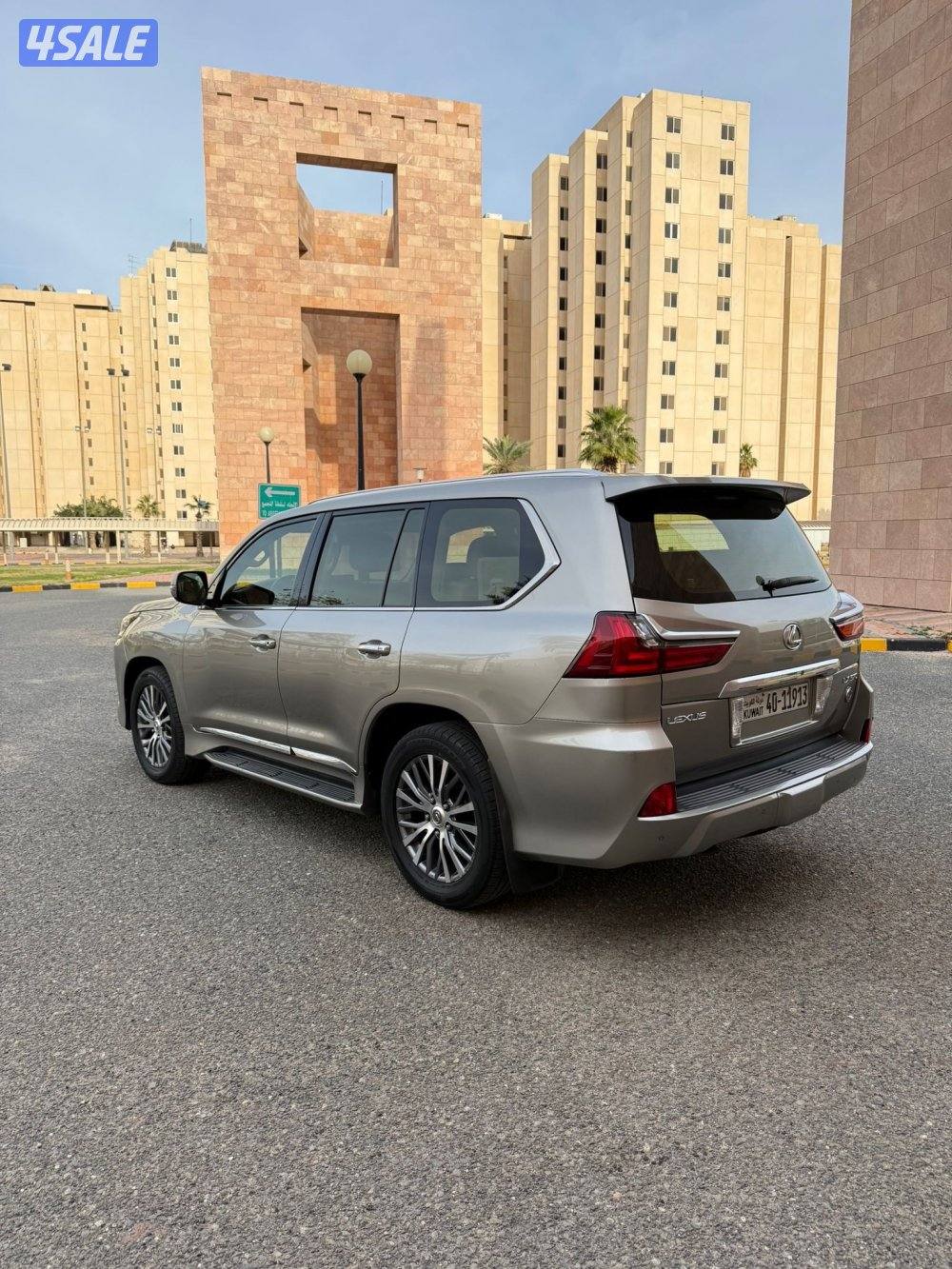 لكزس LX570 الساير درجه ثانيه بحاله الوكاله عداد 174 الف4