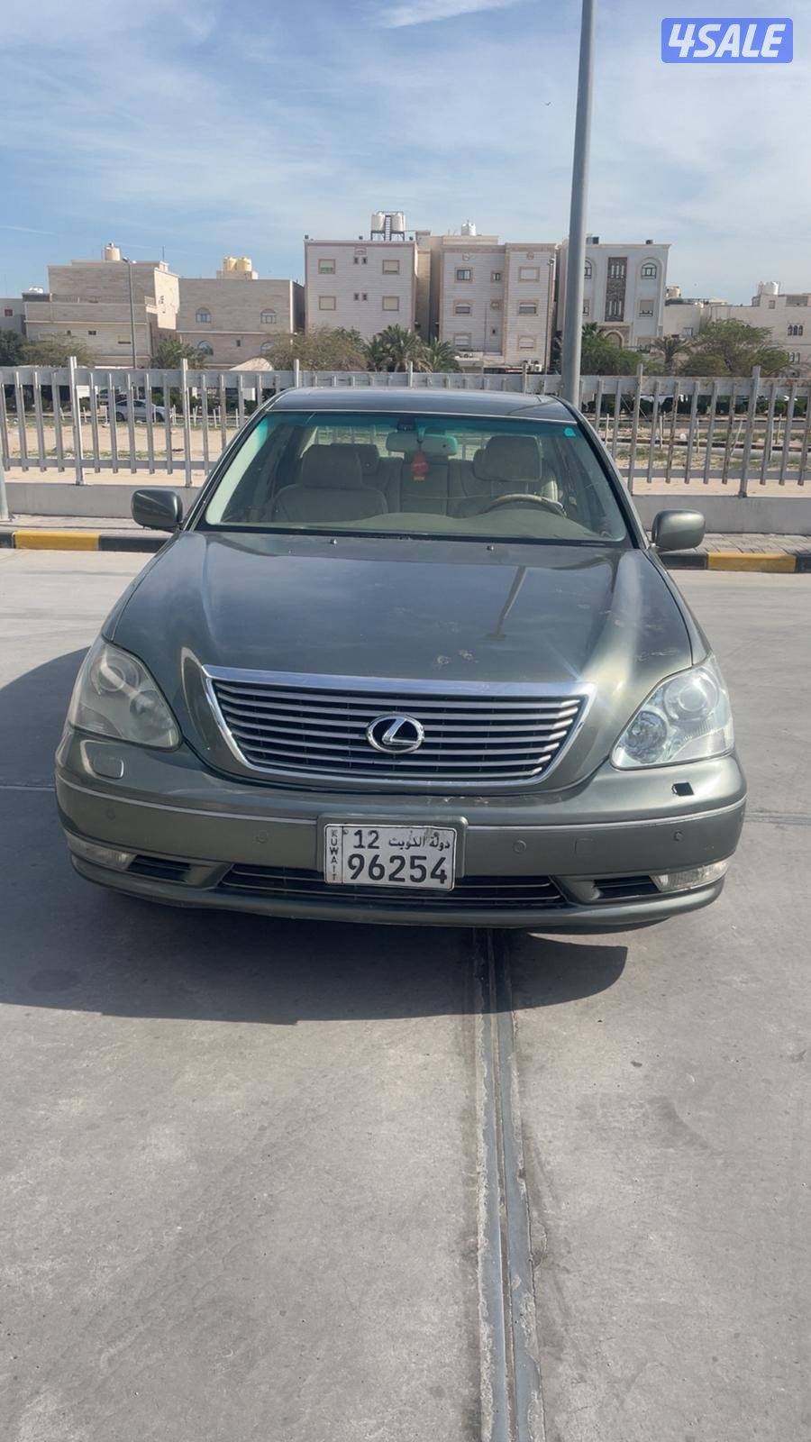 للبيع لكزس 430 فحص غير مكينه شاصي البدي مصبوغ عام تجميلي إلا مكانين في1