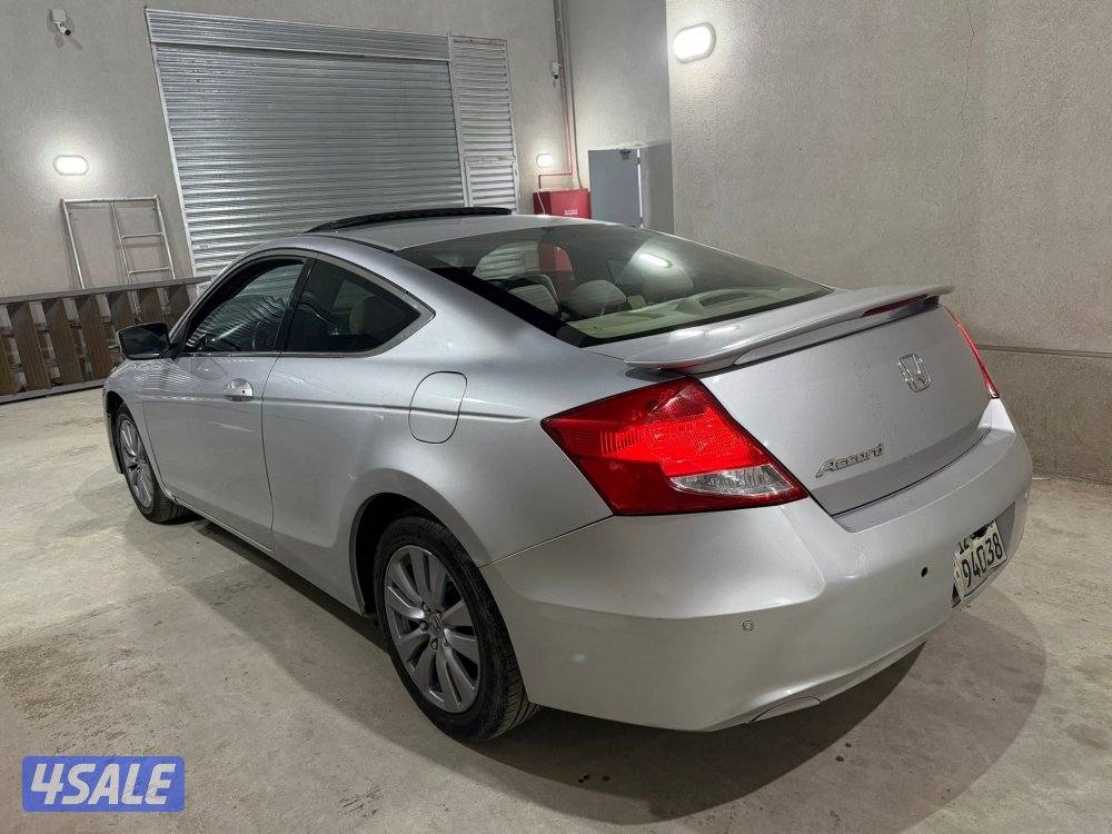 للبيع هوندا اكورد شرط الفحص بحاله ممتازه باب واحد4