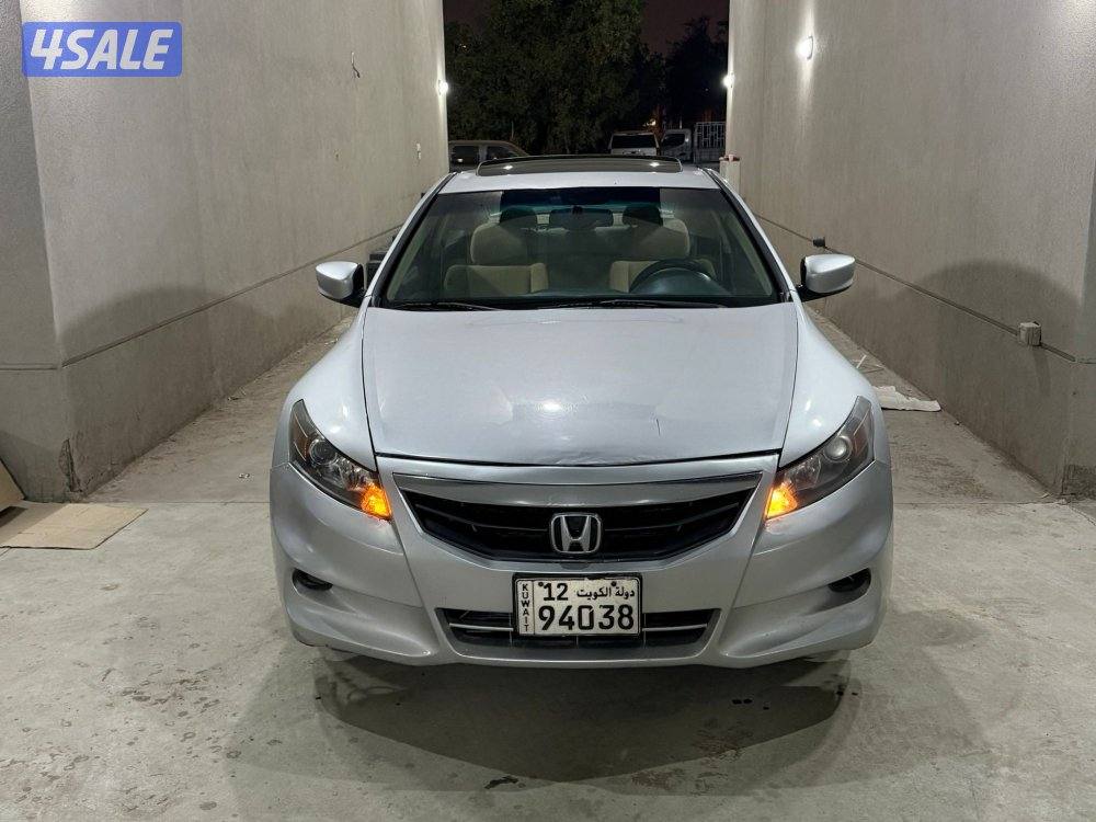 للبيع هوندا اكورد شرط الفحص بحاله ممتازه باب واحد7