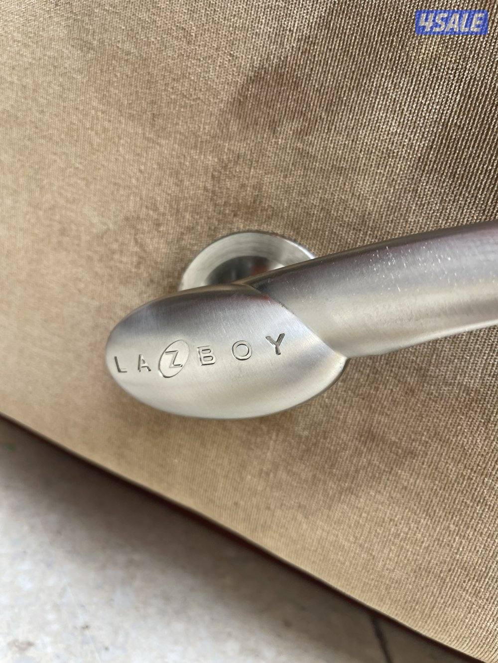 ليزي بوي الاصلي هزاز ويفرد استرخاء الاصلي قوي ومريح وحجم متوسط3