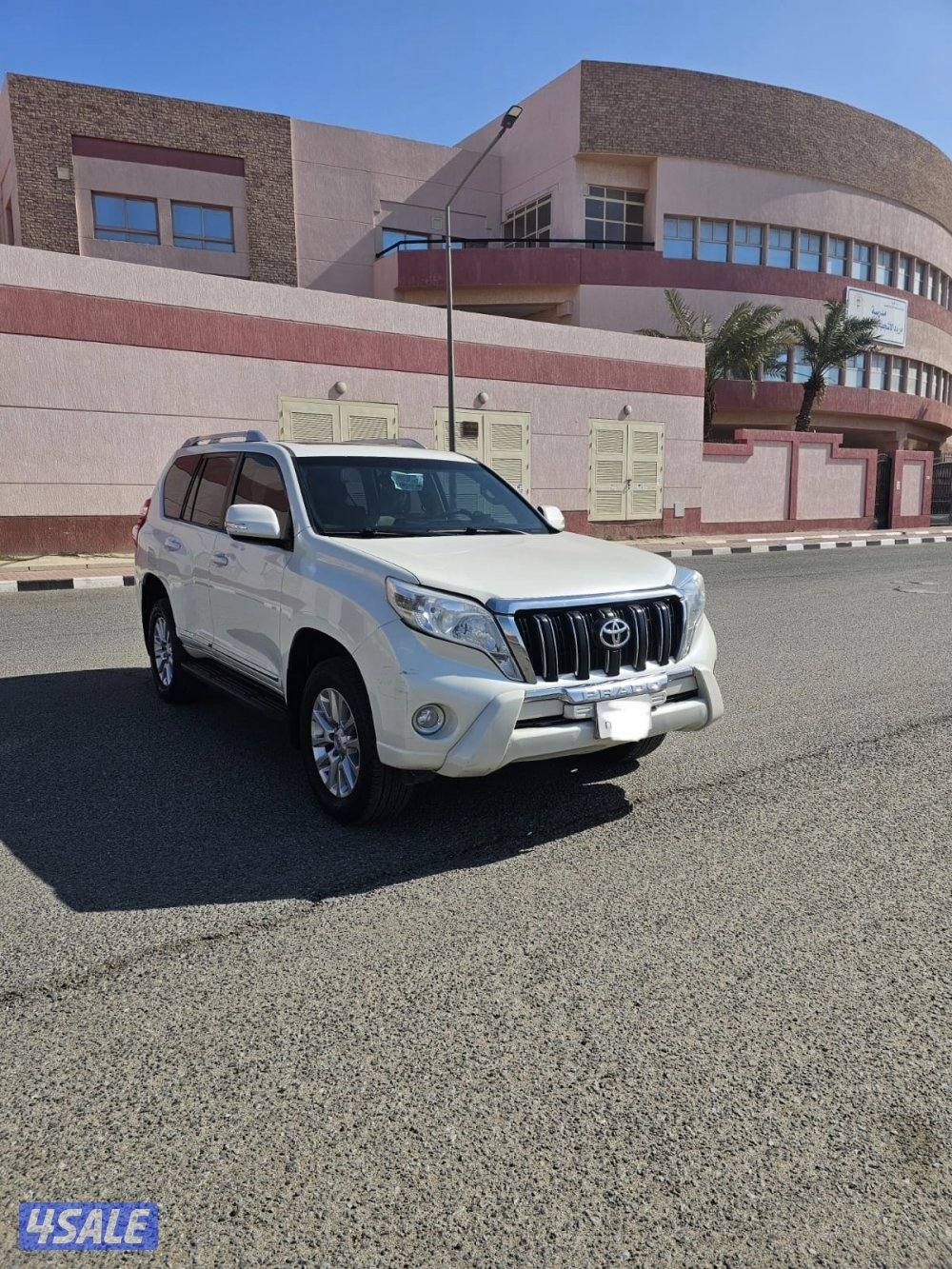 برادو TXL 2017 شرط الفحص صبغ الوكاله ابيض سيرفس وكاله فتحه ثلاجه سنسر0