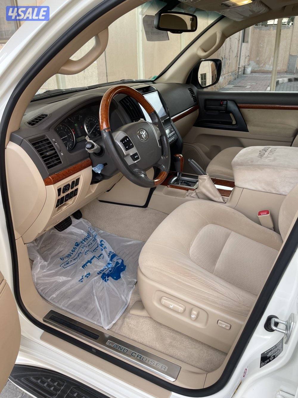 للبيع لاندكروزر موديل 2015 GXR_V8 ماشي ٣٨١3