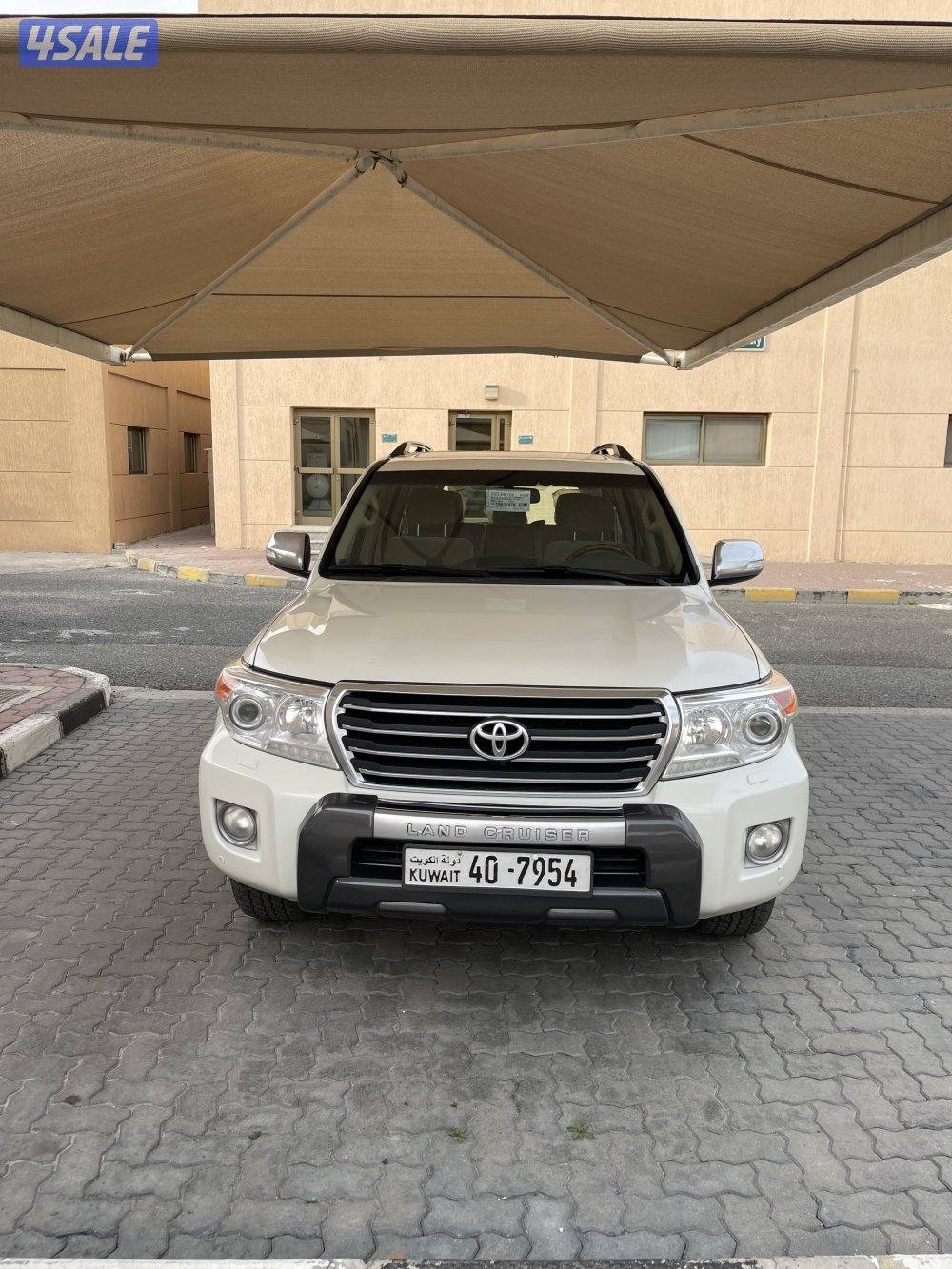 للبيع لاندكروزر موديل 2015 GXR_V8 ماشي ٣٨١4