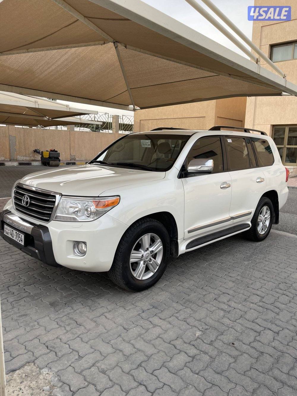 للبيع لاندكروزر موديل 2015 GXR_V8 ماشي ٣٨١5