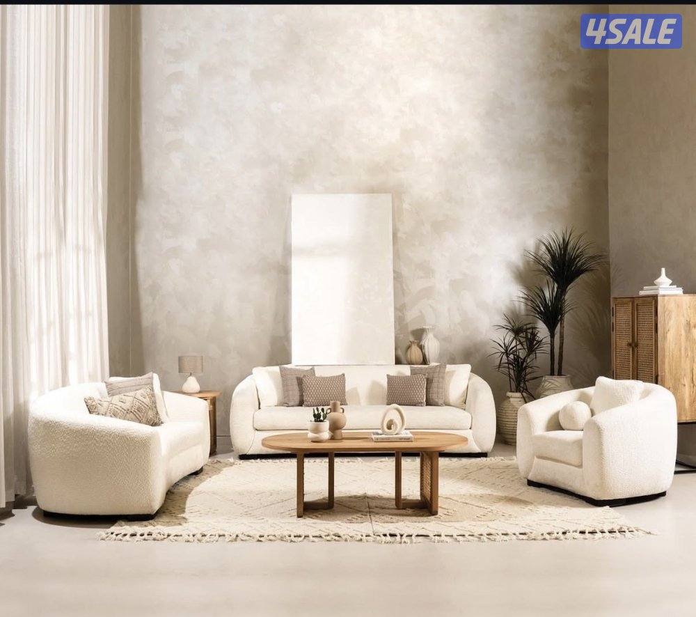 اثاث لصاله من صفاة هوم عباره عن كنب وطاوله وسط واثنين جانبيه وبوف1