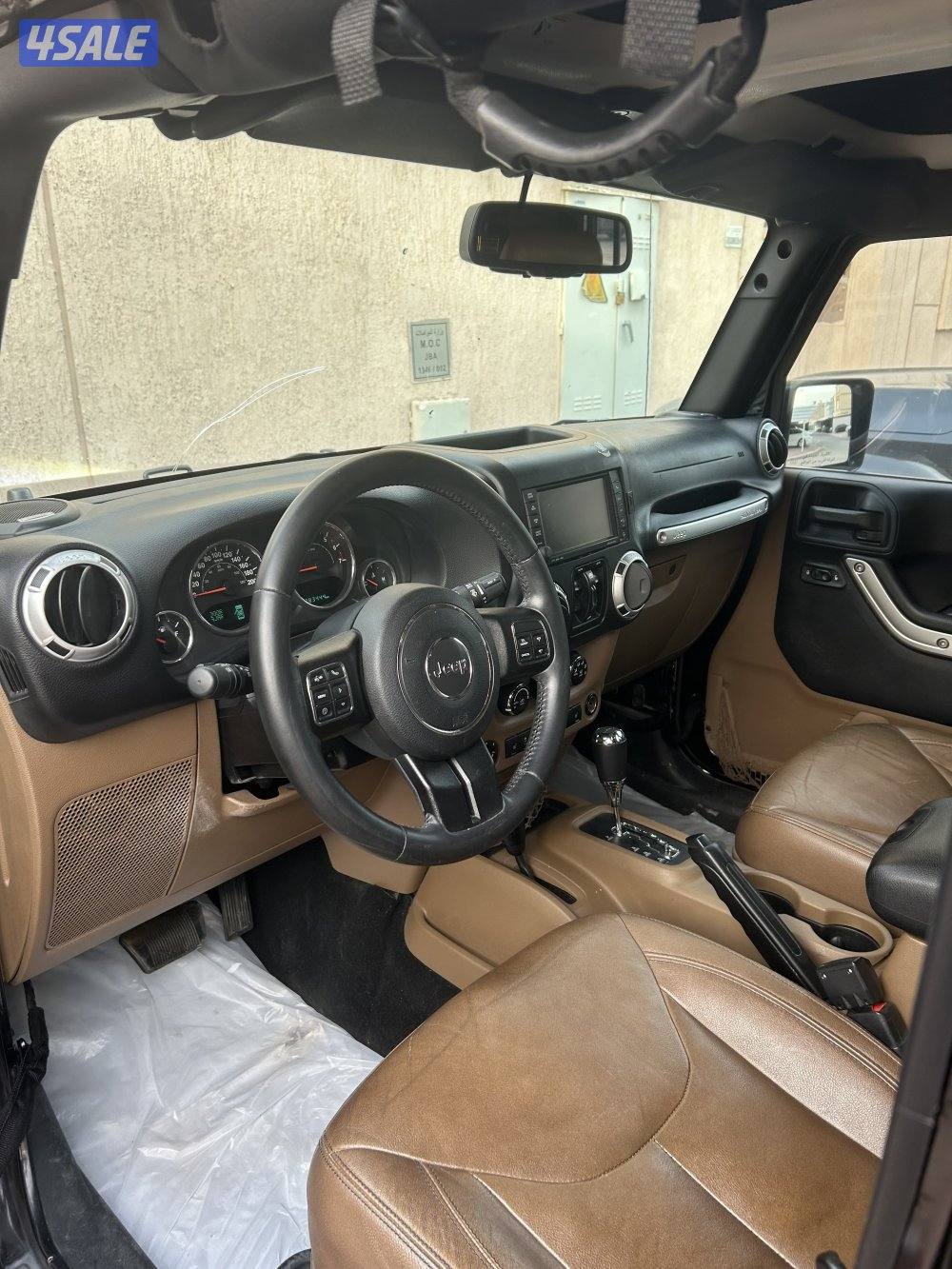 السلام عليكم للبيع رانقلر 2015 صحارا السياره شرط الفحص ماشي 283الف3