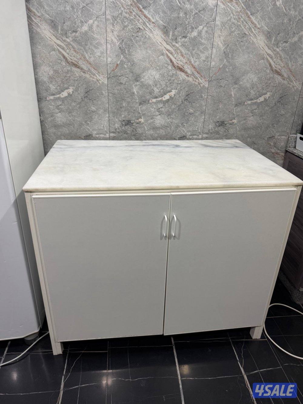 للبيع    خزانه المنيوم رخام  اصلي  تفصال  نطيفه و جديده0