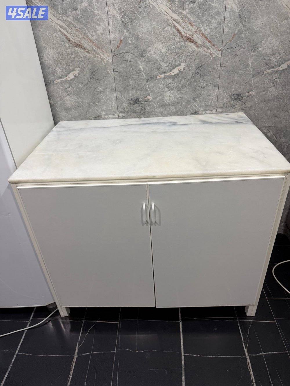للبيع    خزانه المنيوم رخام  اصلي  تفصال  نطيفه و جديده2