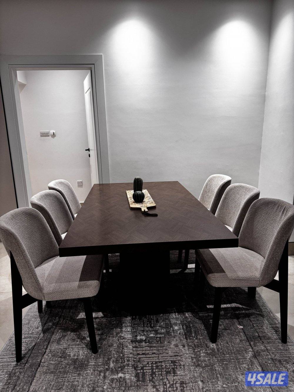 طاولة طعام ٦ كراسي من صفاة هوم استعمال نظيف شهرين سعر الشراء 4002