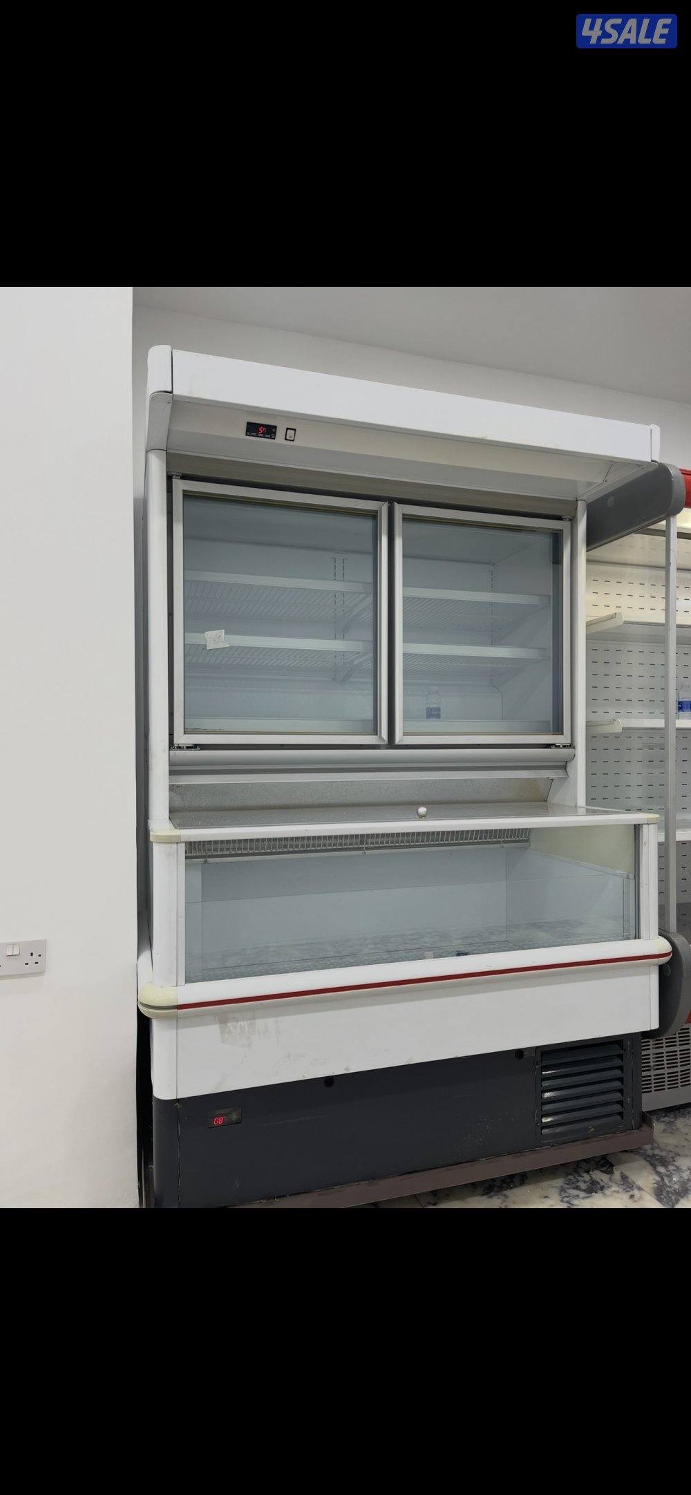 للبيع ثلاجة عرض و اثنين فريزر عمودي يصلح لمطعم، بقالة، مقهى1